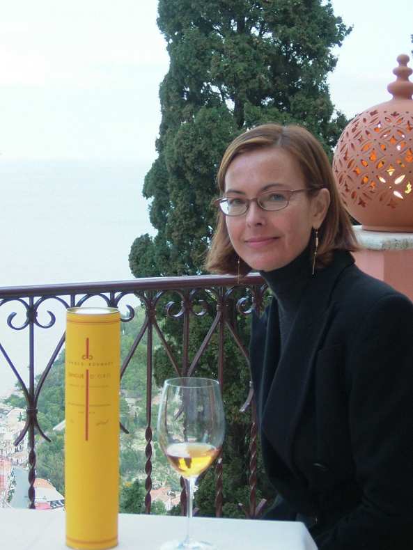 Taormina, SYCYLIA 2007- francuska aktorka Carole Bouquet prezentuje swoje wino deserowe Passito di Pantelleria